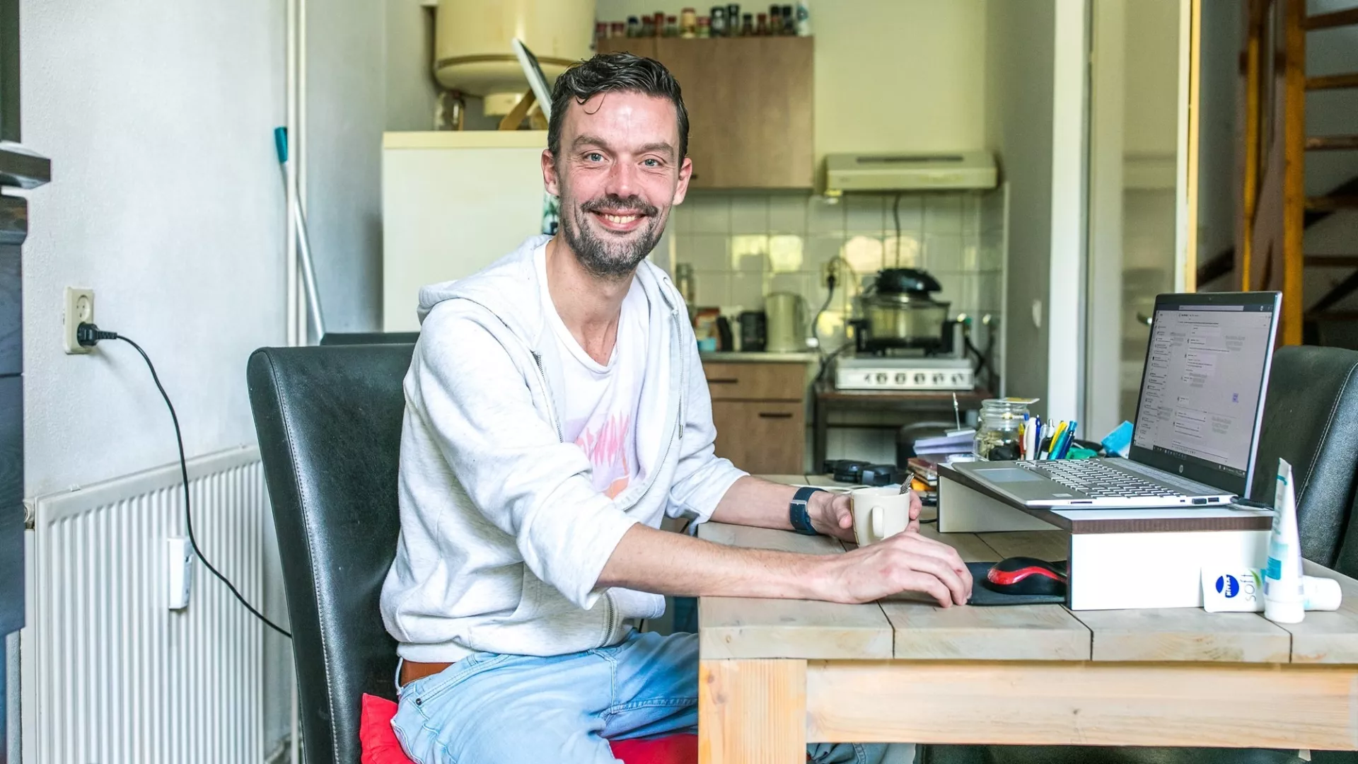 Huurder achter een laptop