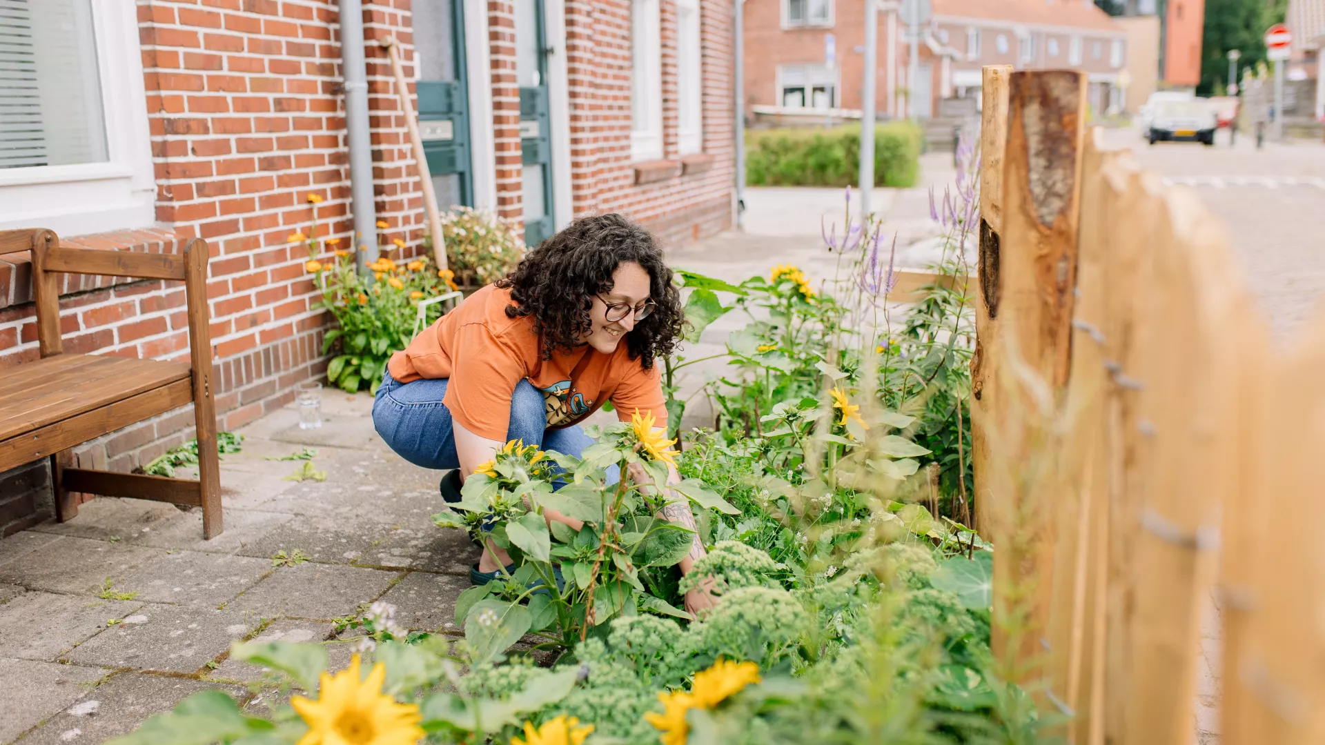 Huurder met groene voortuin