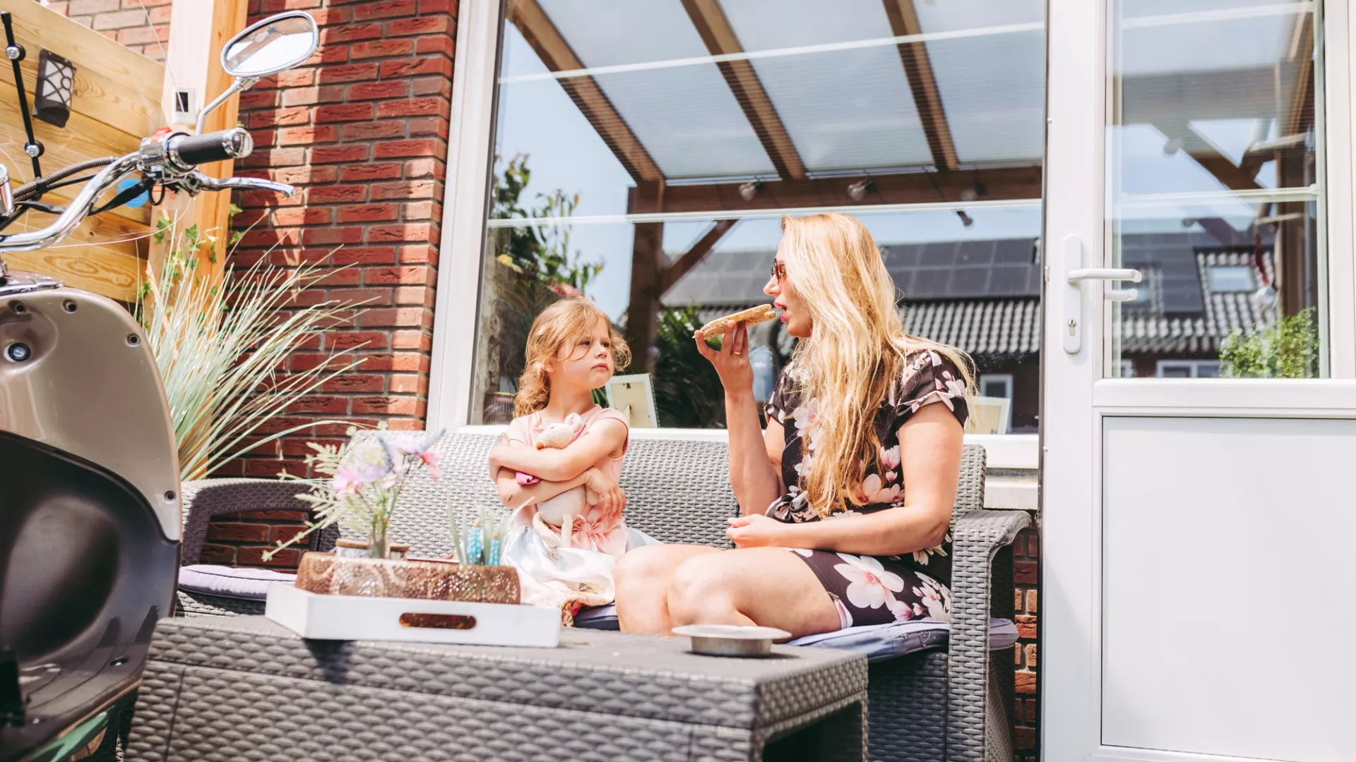 Blije huurders in de tuin