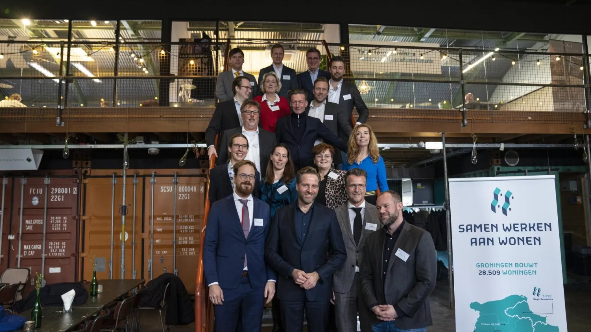 Op de foto voor de samenwerkingsafspraken
