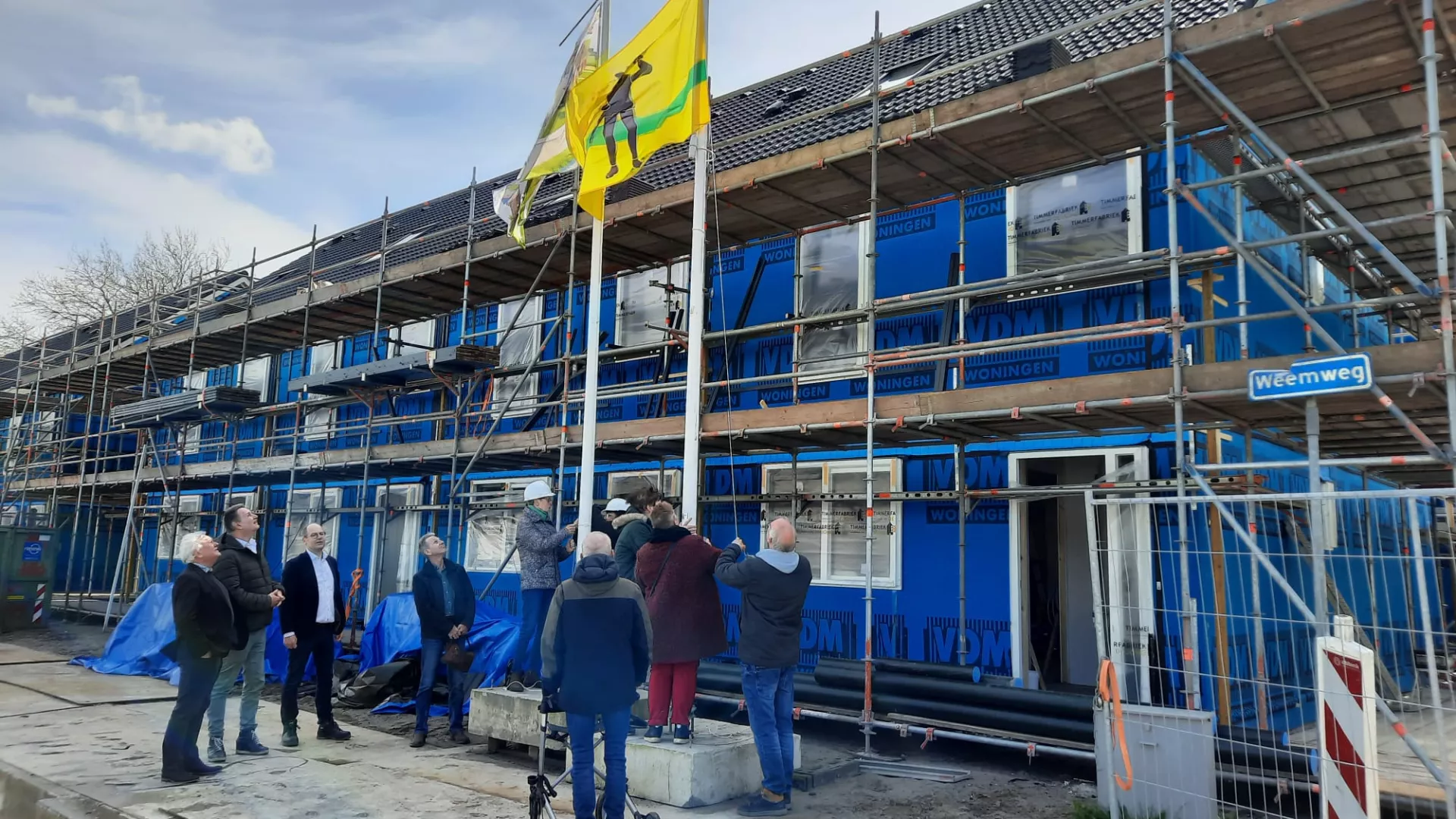 Hijsen van de vlag hoogste punt Stedum