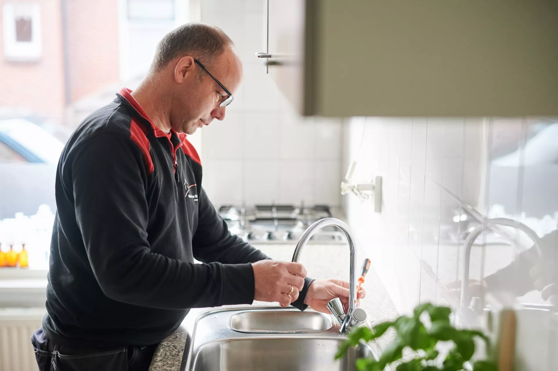 Vakman repareert kraan