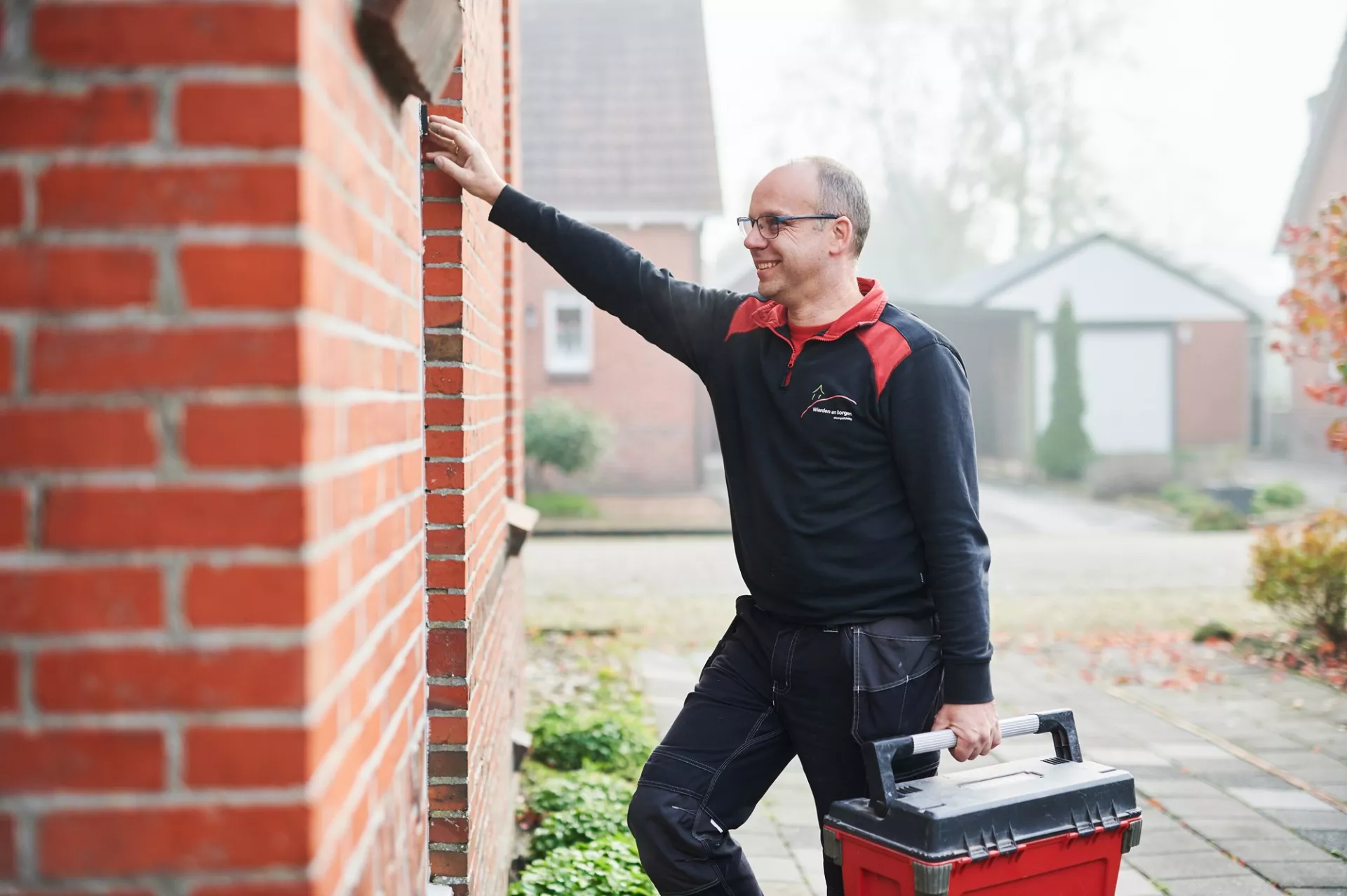 Vakman belt aan bij huurder