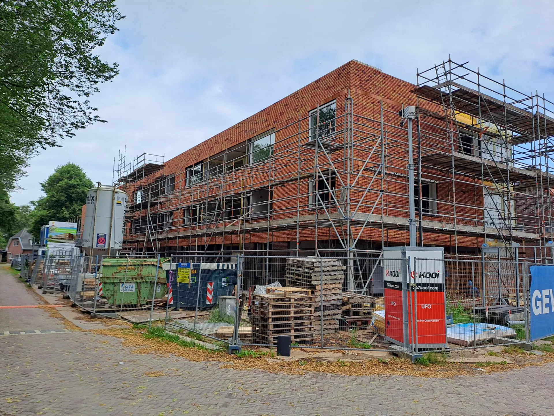 De kleur van de bakstenen van de Polmanstraat is nu zichtbaar