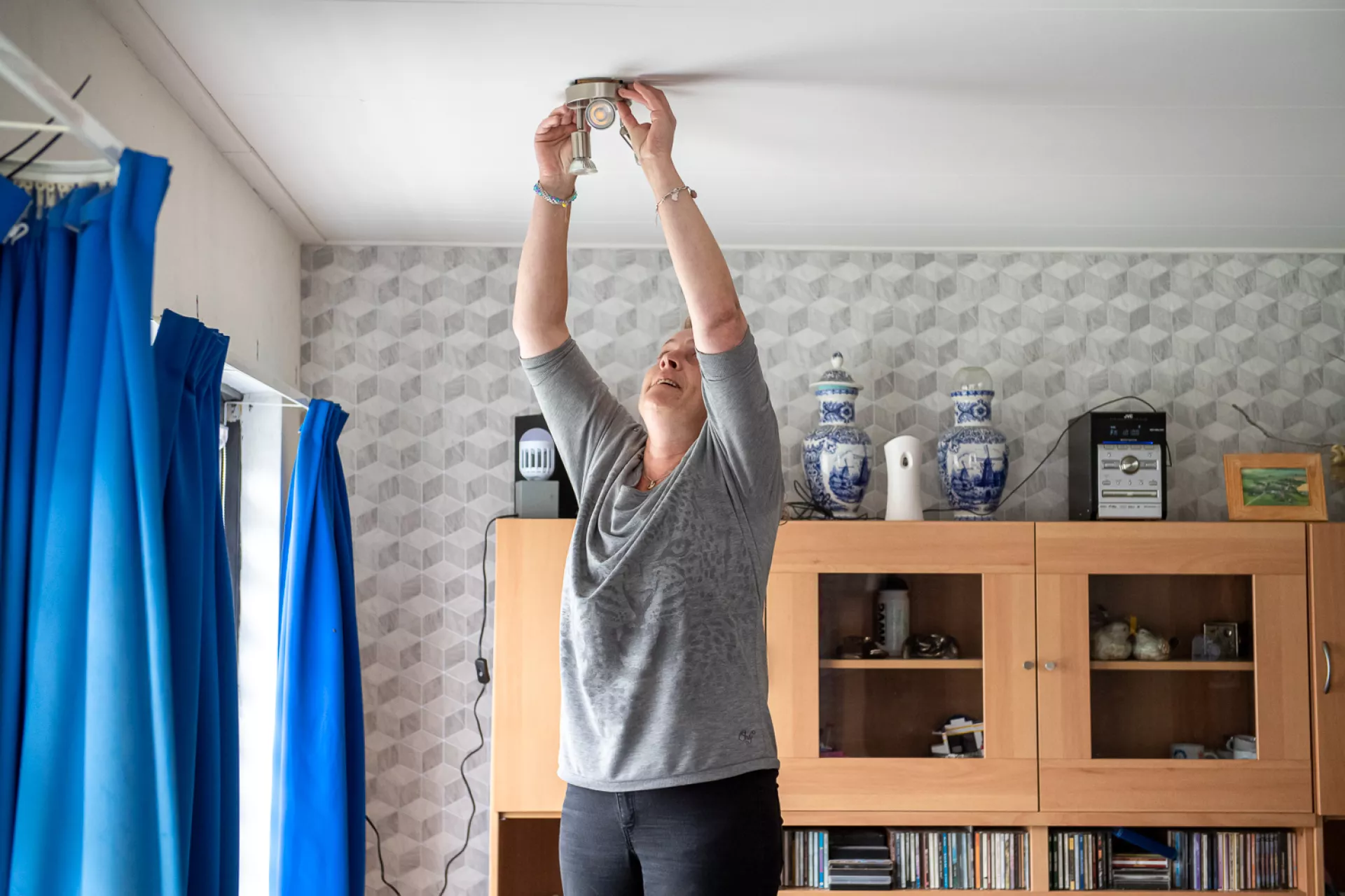 Lamp bevestigen aan het plafond