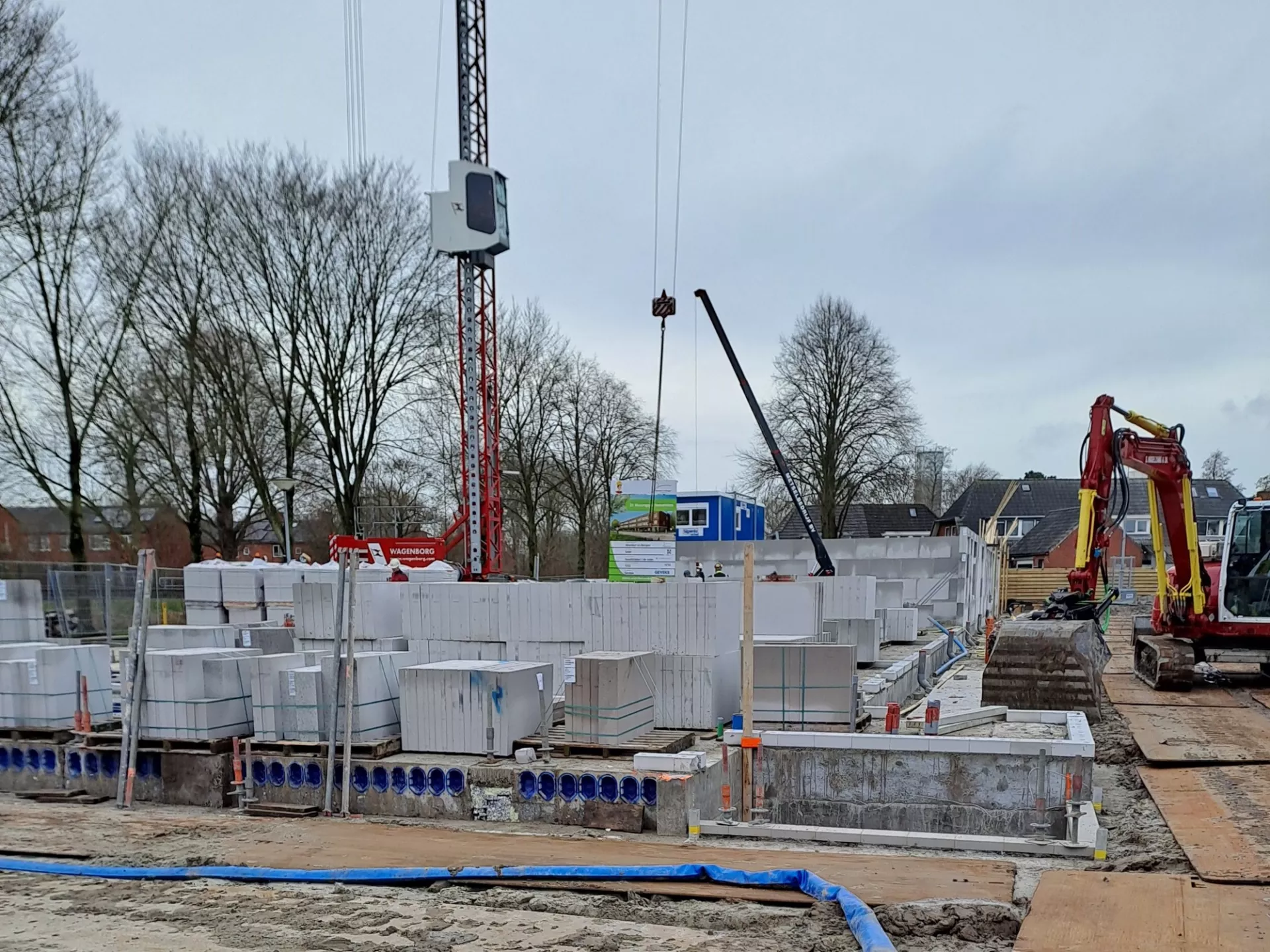 Plaatsing eerste stenen nieuwbouw Polmanstraat