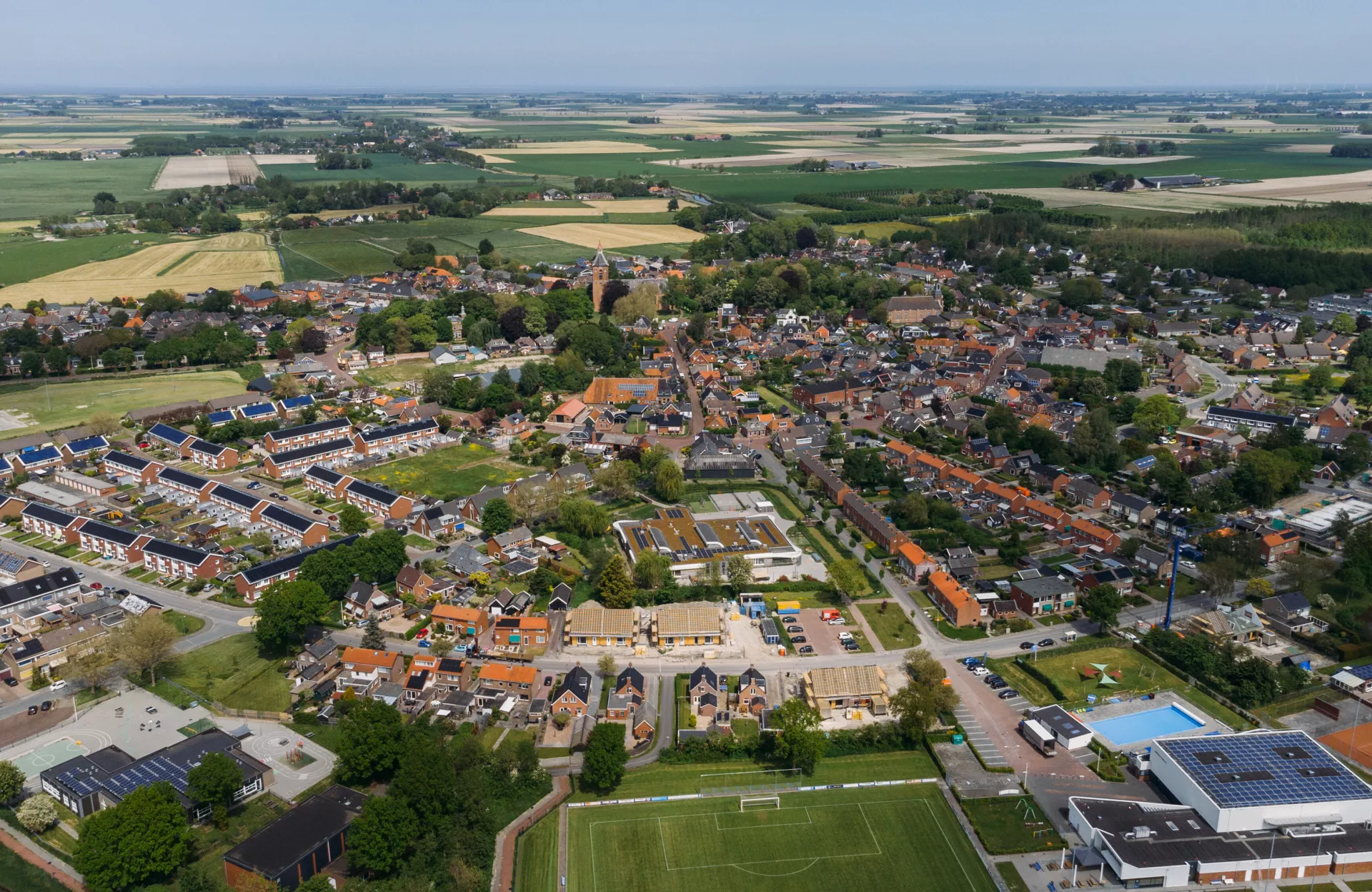 Drone-foto Middelstum van boven